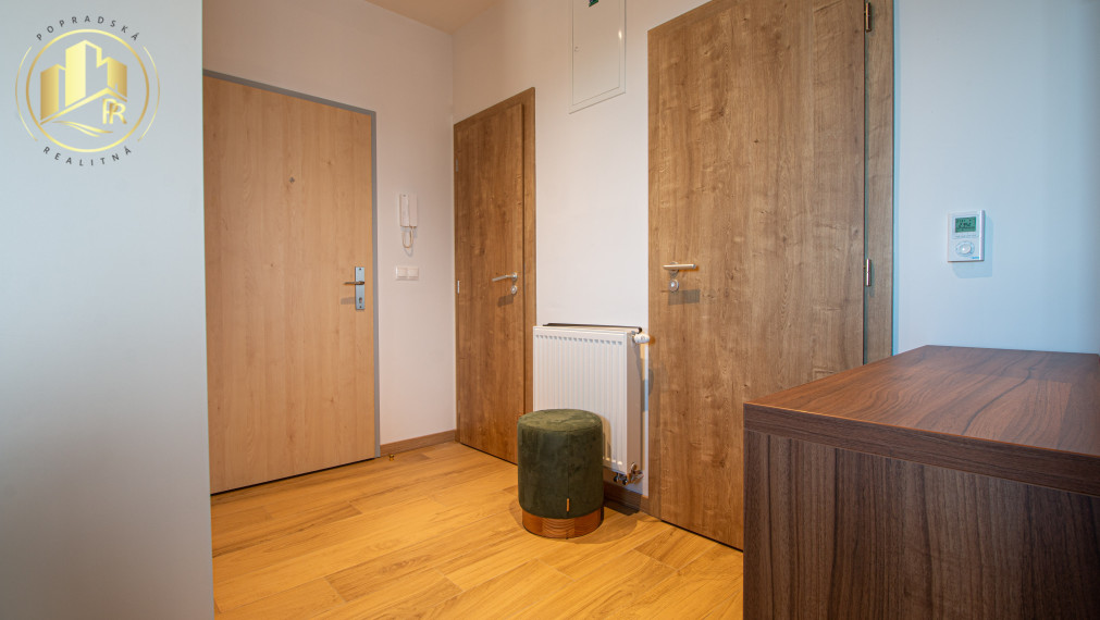 Štýlový 2-izbový byt s balkónom, parkovaním a výhľadom – top lokalita Poprad