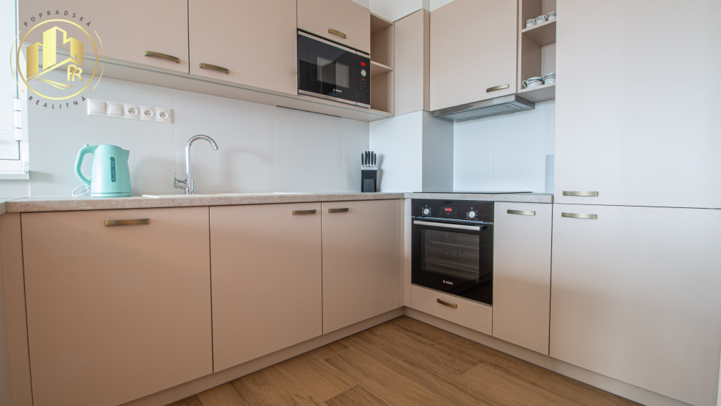 Štýlový 2-izbový byt s balkónom, parkovaním a výhľadom – top lokalita Poprad