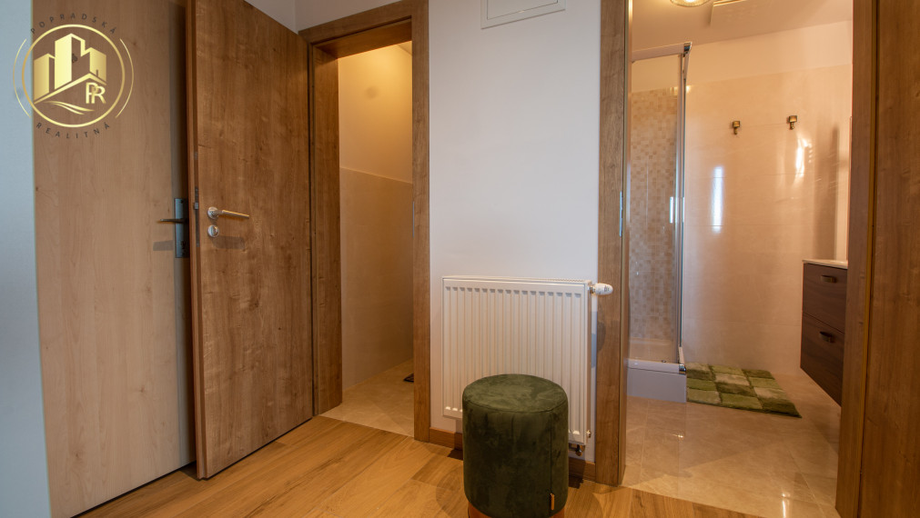 Štýlový 2-izbový byt s balkónom, parkovaním a výhľadom – top lokalita Poprad