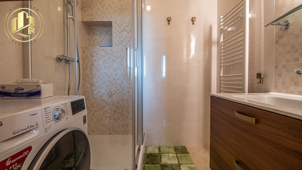 Štýlový 2-izbový byt s balkónom, parkovaním a výhľadom – top lokalita Poprad