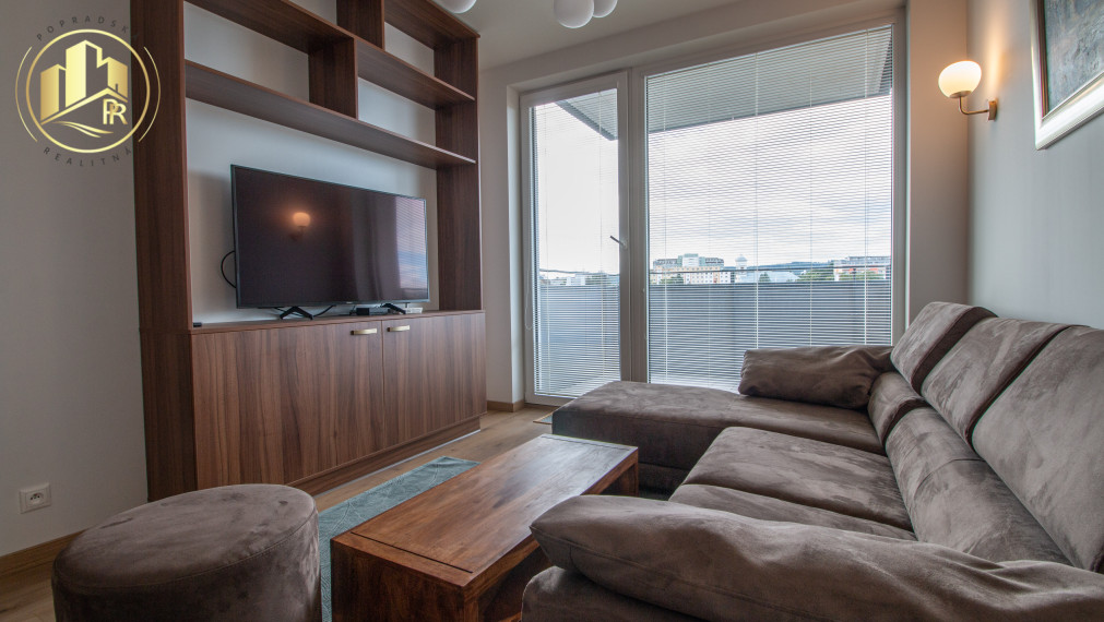 Štýlový 2-izbový byt s balkónom, parkovaním a výhľadom – top lokalita Poprad