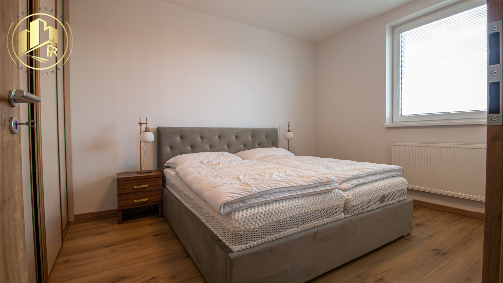 Štýlový 2-izbový byt s balkónom, parkovaním a výhľadom – top lokalita Poprad