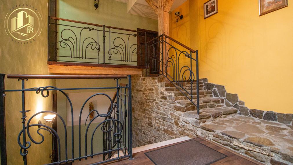 Priestranné kancelárske priestory na prenájom priamo na námestí Poprad - Spišská Sobota