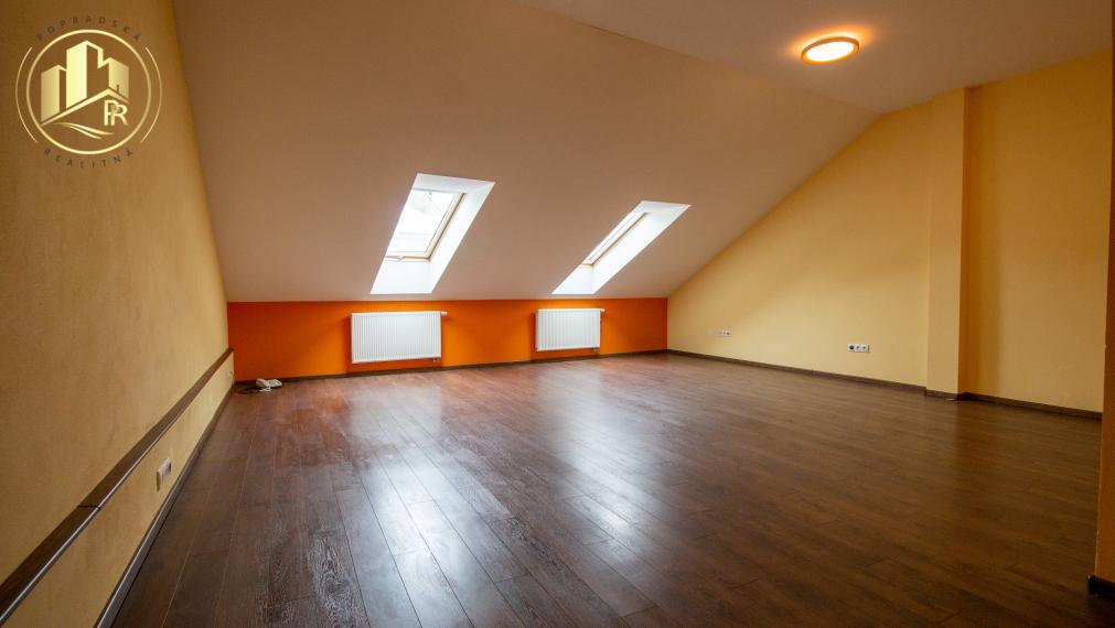 Priestranné kancelárske priestory na prenájom priamo na námestí Poprad - Spišská Sobota