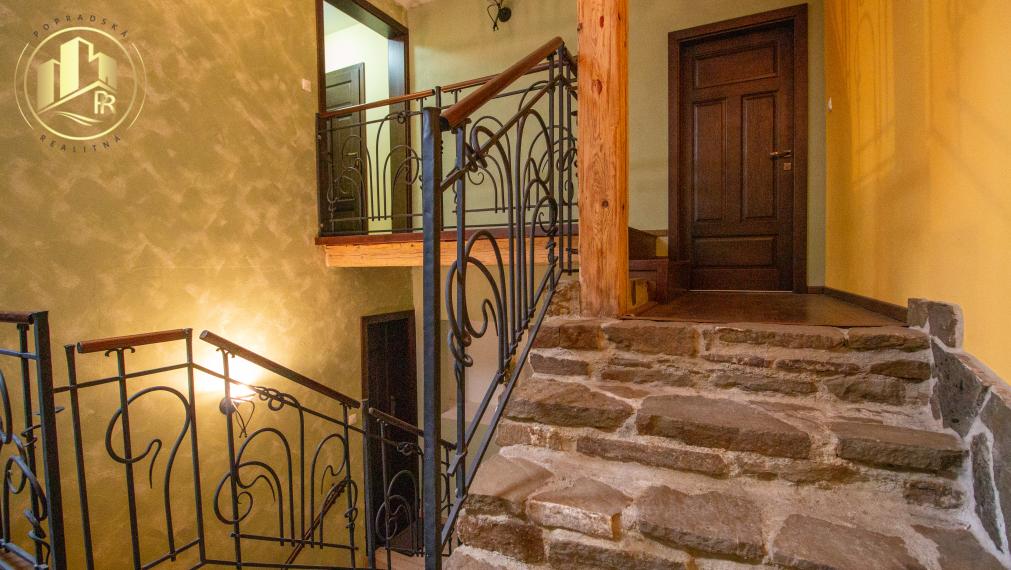 Priestranné kancelárske priestory na prenájom priamo na námestí Poprad - Spišská Sobota