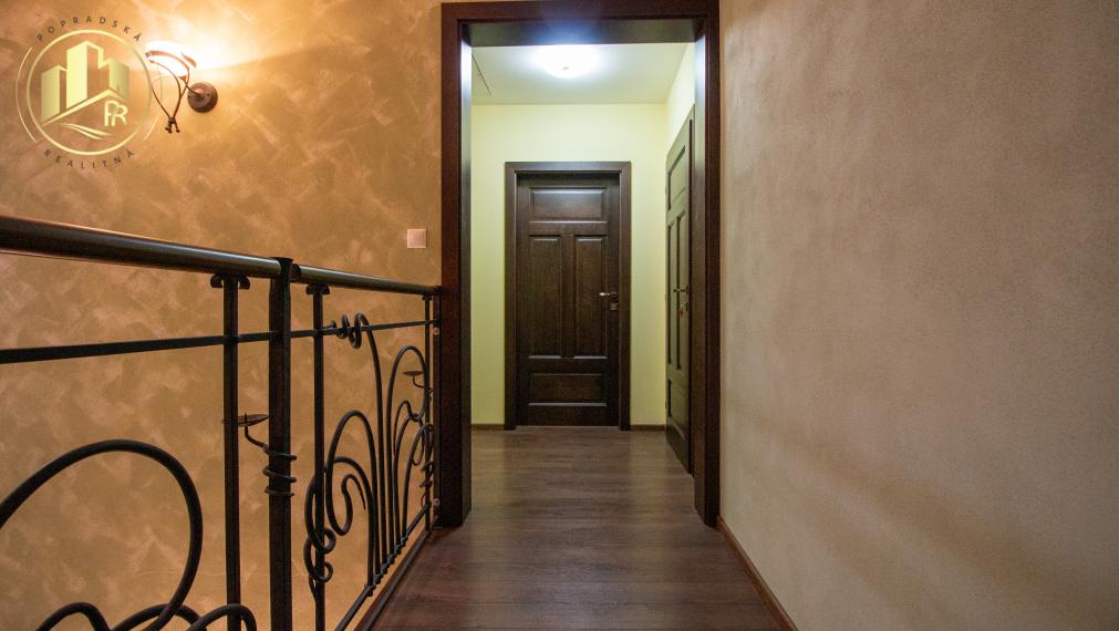 Priestranné kancelárske priestory na prenájom priamo na námestí Poprad - Spišská Sobota