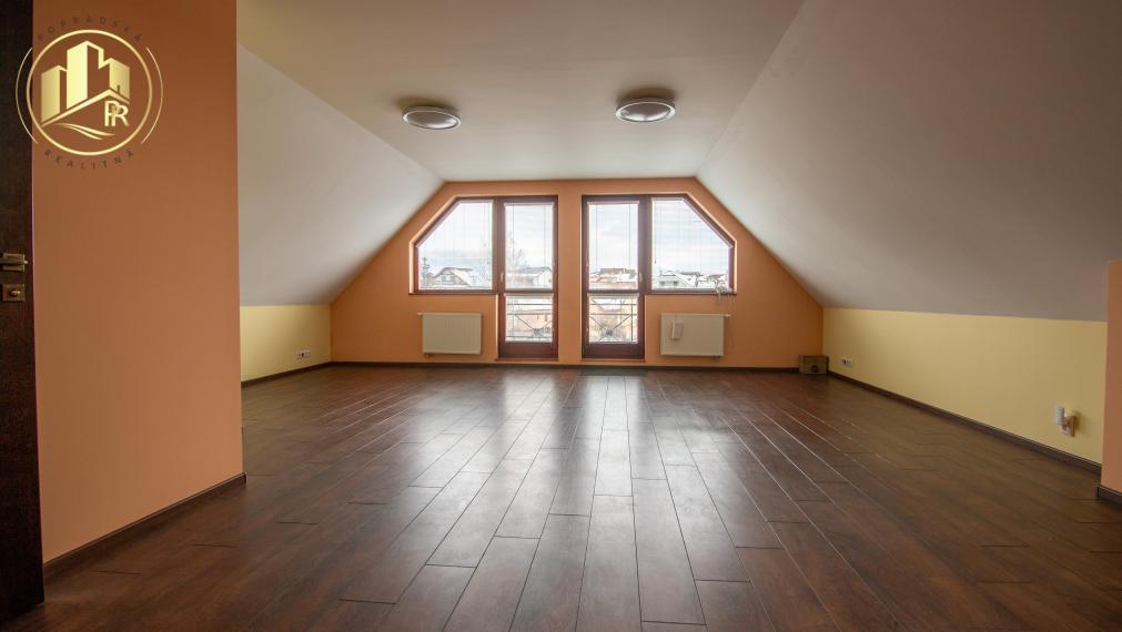 Priestranné kancelárske priestory na prenájom priamo na námestí Poprad - Spišská Sobota