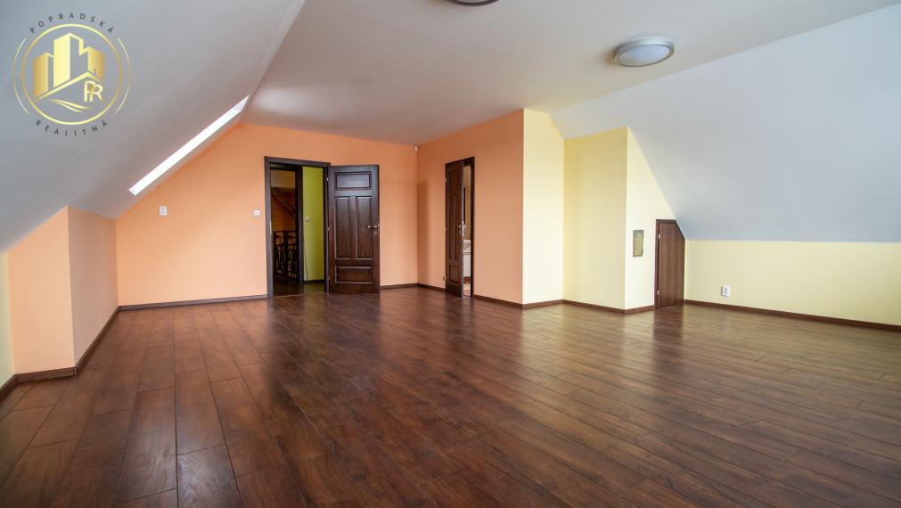 Priestranné kancelárske priestory na prenájom priamo na námestí Poprad - Spišská Sobota