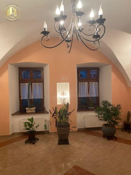 Priestranné kancelárske priestory na prenájom priamo na námestí Poprad - Spišská Sobota