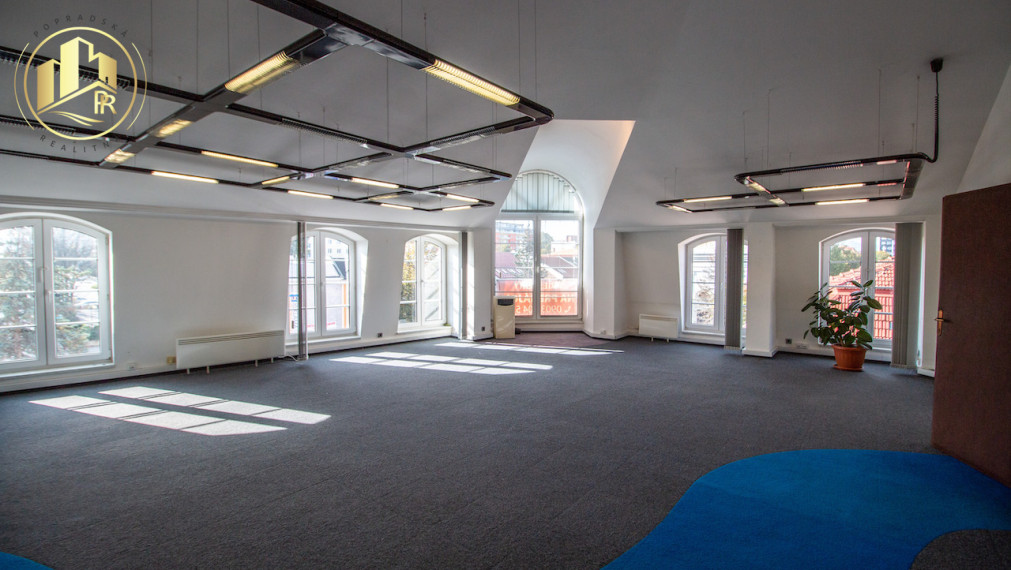 Reprezentatívne a priestranné kancelárie na prenájom priamo na námestí mesta Poprad