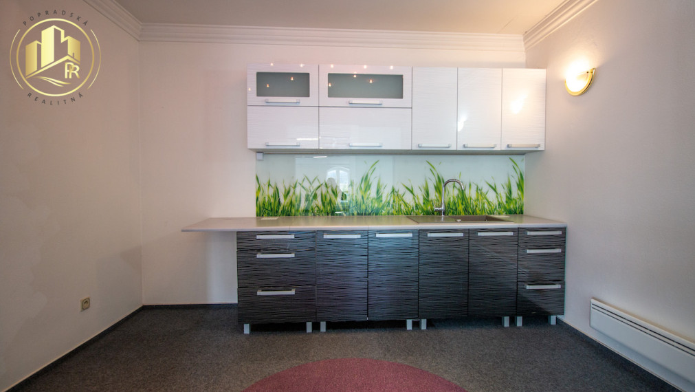 Reprezentatívne a priestranné kancelárie na prenájom priamo na námestí mesta Poprad