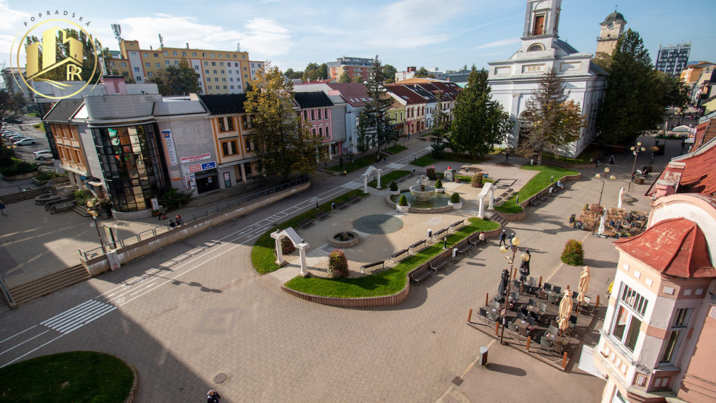 Reprezentatívne a priestranné kancelárie na prenájom priamo na námestí mesta Poprad