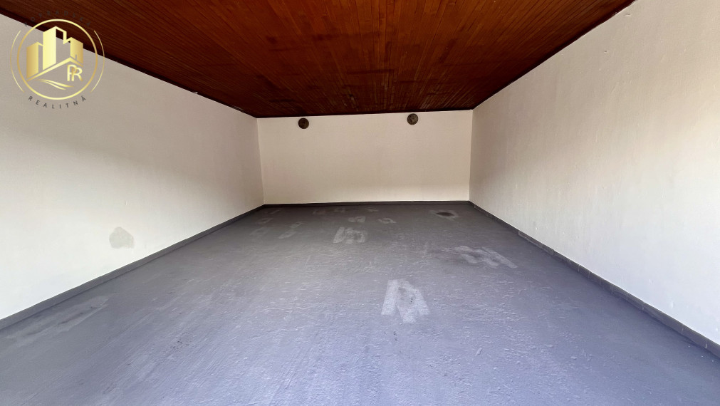 Veľká garáž na prenájom, Starý Juh - Poprad