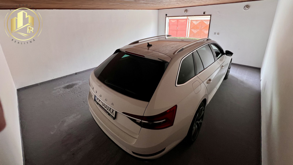 Veľká garáž na prenájom, Starý Juh - Poprad