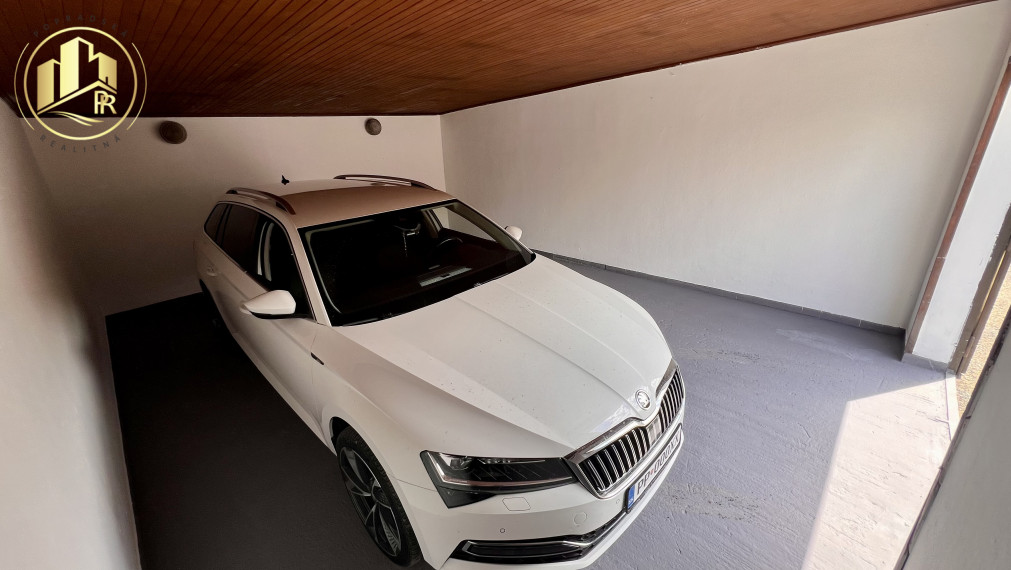 Veľká garáž na prenájom, Starý Juh - Poprad