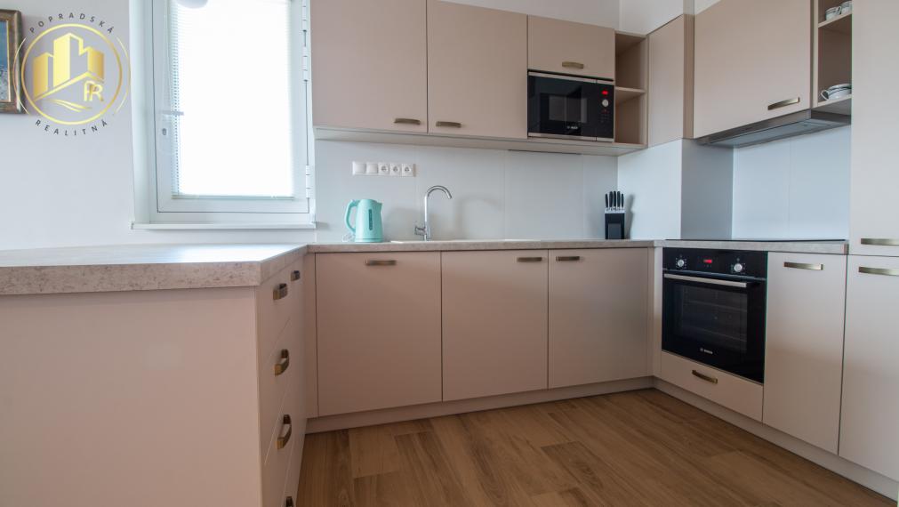 Štýlový 2-izbový byt s balkónom, parkovaním a výhľadom – top lokalita Poprad