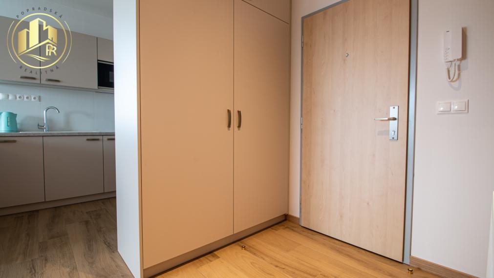 Štýlový 2-izbový byt s balkónom, parkovaním a výhľadom – top lokalita Poprad