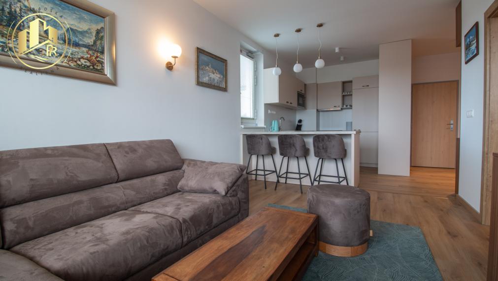 Štýlový 2-izbový byt s balkónom, parkovaním a výhľadom – top lokalita Poprad