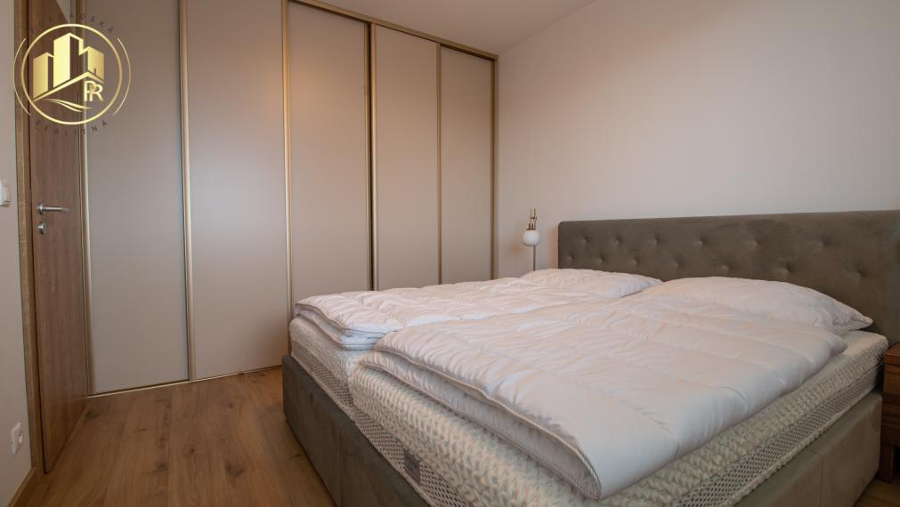 Štýlový 2-izbový byt s balkónom, parkovaním a výhľadom – top lokalita Poprad