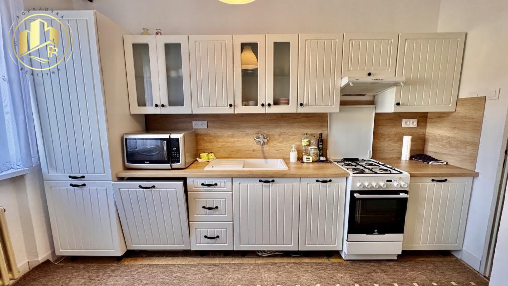 Veľkorysý 3-izbový byt s veľkým zaskleným balkónom priamo pri OC Fórum