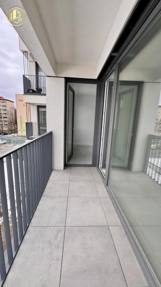 2 - izbový byt s loggiou na Novom nábreží na predaj