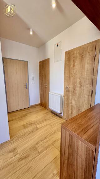 Kompletne zariadený 2-izbový byt s balkónom a parkovaním v centre Popradu
