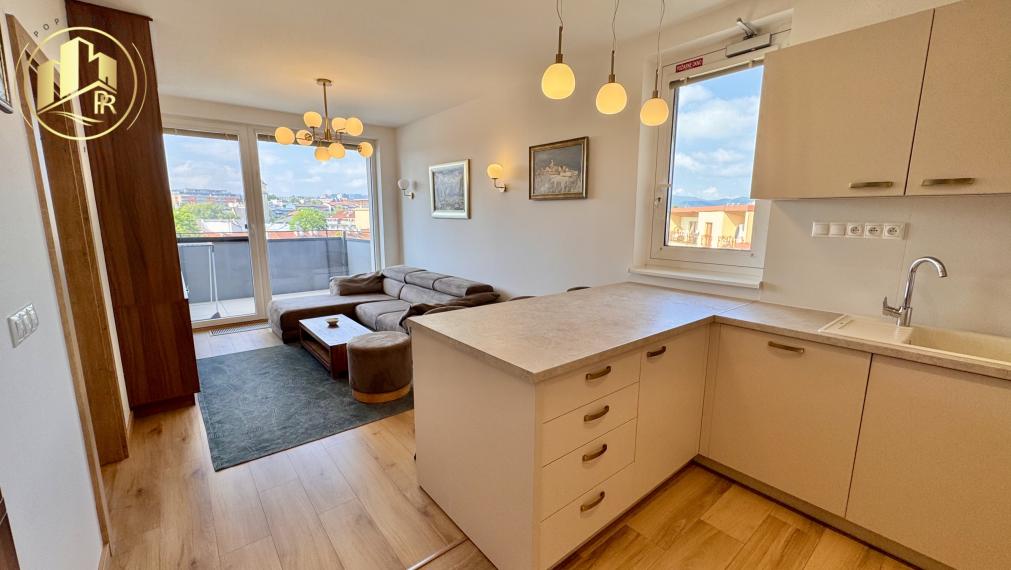Kompletne zariadený 2-izbový byt s balkónom a parkovaním v centre Popradu
