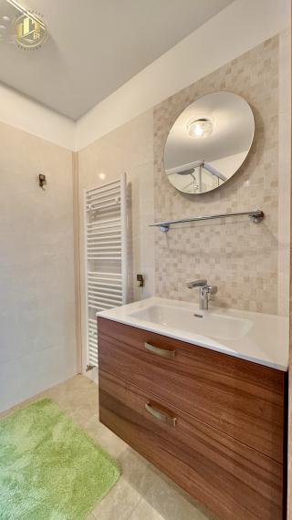 Kompletne zariadený 2-izbový byt s balkónom a parkovaním v centre Popradu