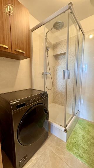 Kompletne zariadený 2-izbový byt s balkónom a parkovaním v centre Popradu