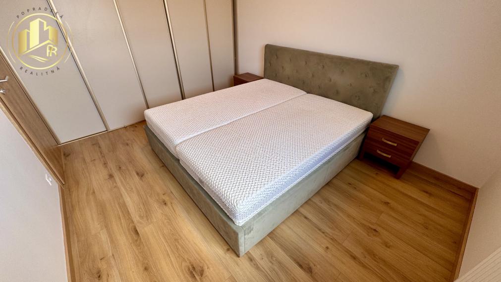Kompletne zariadený 2-izbový byt s balkónom a parkovaním v centre Popradu