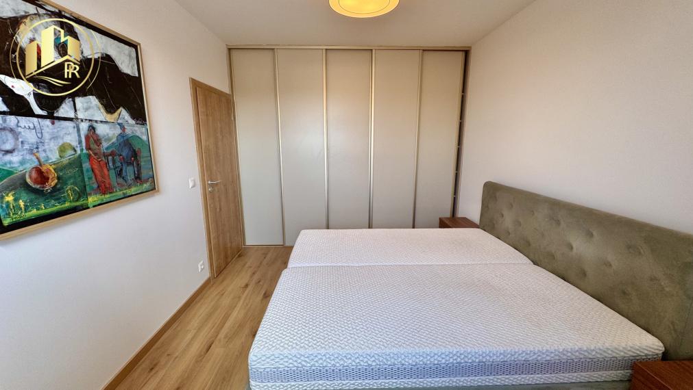 Kompletne zariadený 2-izbový byt s balkónom a parkovaním v centre Popradu