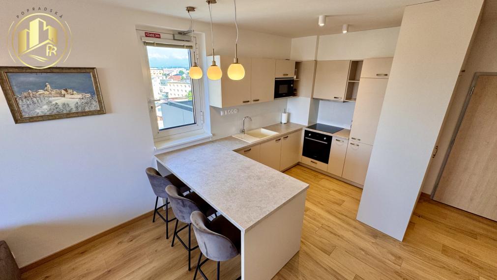 Kompletne zariadený 2-izbový byt s balkónom a parkovaním v centre Popradu