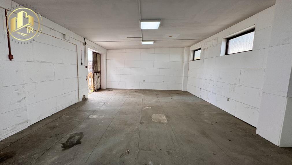 Prenájom 3 zateplených garáží | 48 m² | Poprad - Veľká