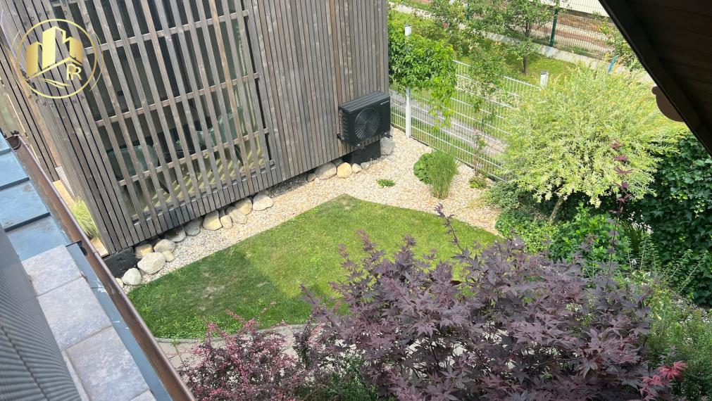 MODERNÝ APARTMÁN S VEĽKOU TERASOU A SÚKROMNÝM PARKOVANÍM – POPRAD, VEĽKÁ