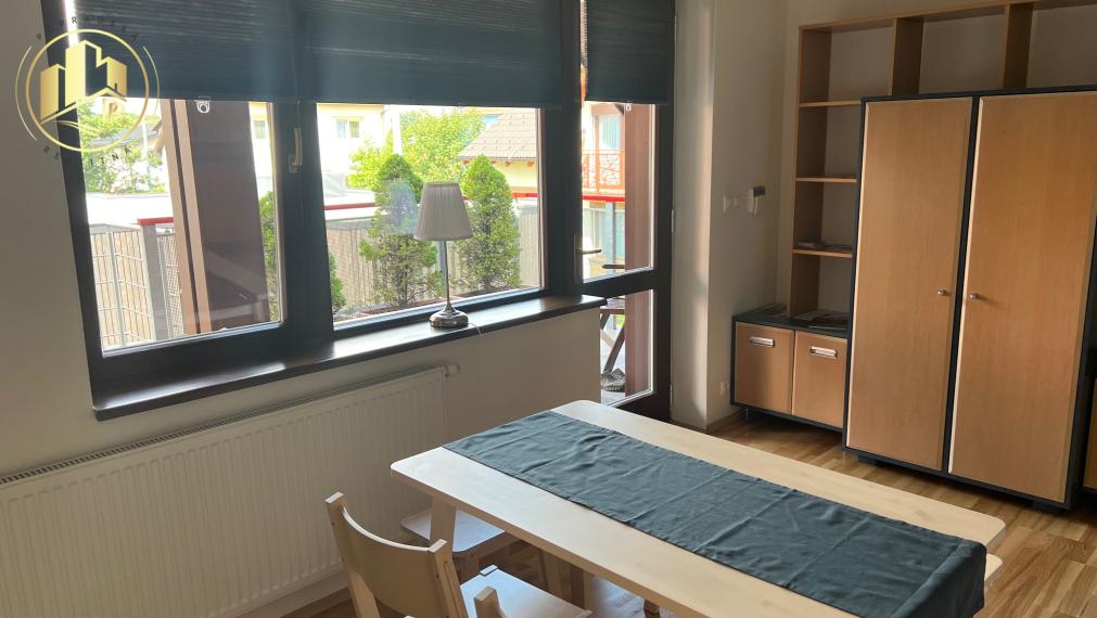 MODERNÝ APARTMÁN S VEĽKOU TERASOU A SÚKROMNÝM PARKOVANÍM – POPRAD, VEĽKÁ