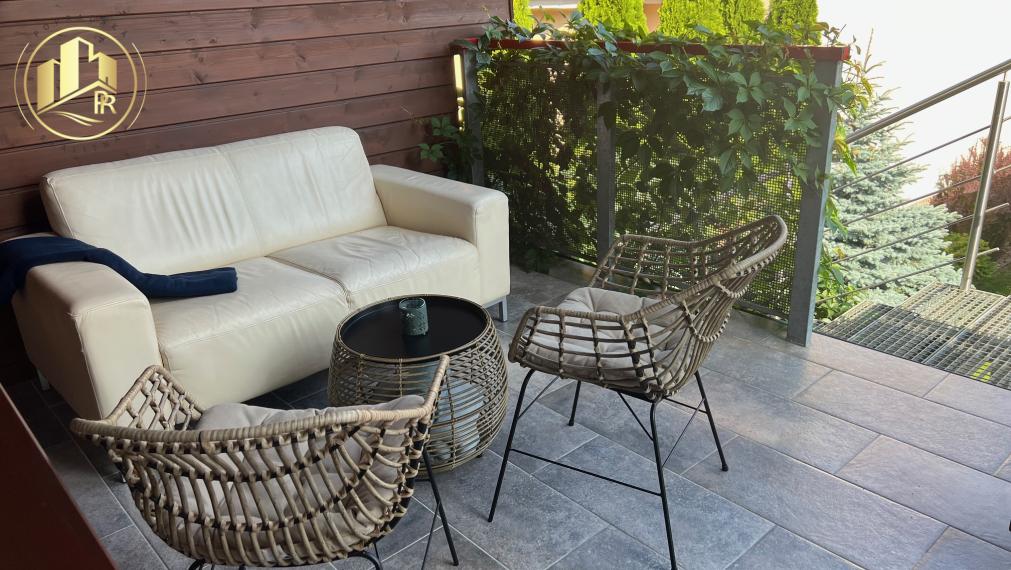 MODERNÝ APARTMÁN S VEĽKOU TERASOU A SÚKROMNÝM PARKOVANÍM – POPRAD, VEĽKÁ