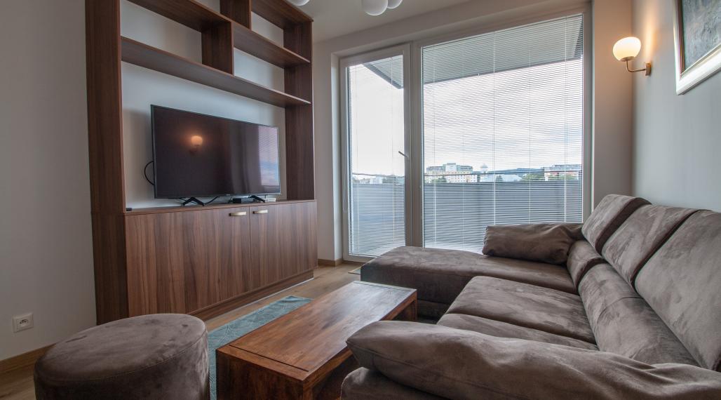 Štýlový 2-izbový byt s balkónom, parkovaním a výhľadom – top lokalita Poprad