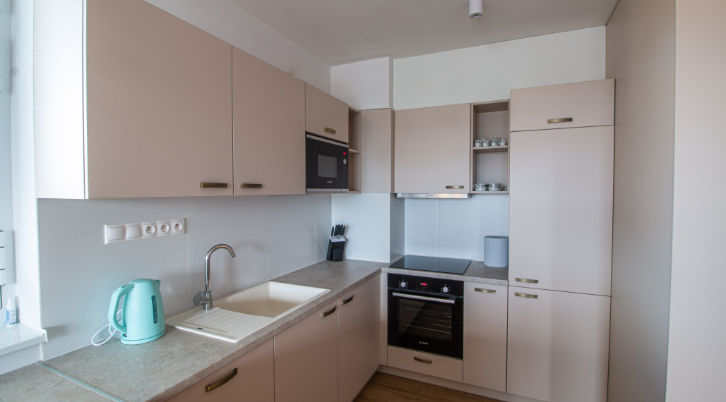 Štýlový 2-izbový byt s balkónom, parkovaním a výhľadom – top lokalita Poprad