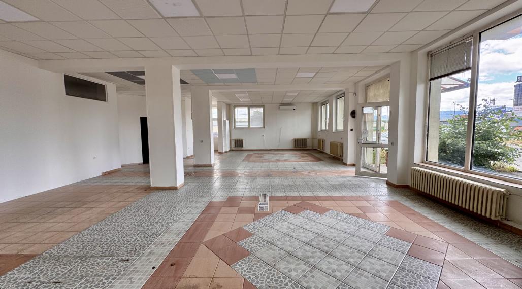 Prenájom obchodno-kancelárskych priestorov | 176 m² | Poprad - VEĽKÁ