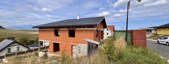 Rodinný dom vo Vlkovej – ideálne miesto pre Vašu budúcnosť!