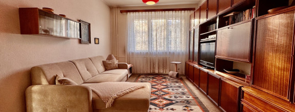 Veľkorysý 3-izbový byt s veľkým zaskleným balkónom priamo pri OC Fórum