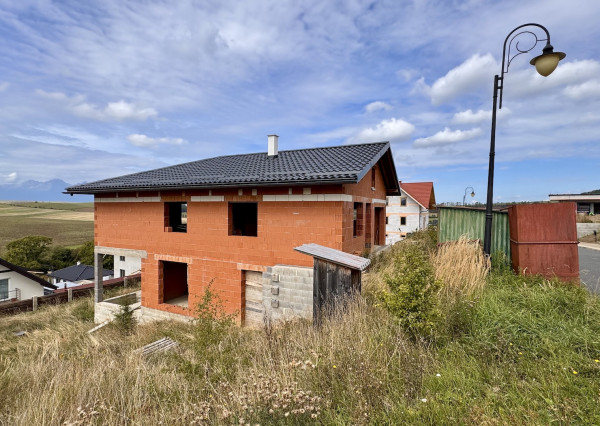 Rodinný dom vo Vlkovej – ideálne miesto pre Vašu budúcnosť!