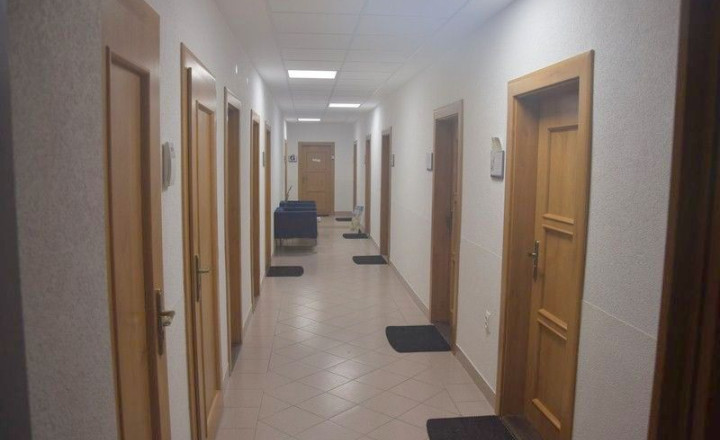 Lukratívne kancelárske priestory na prenájom v centre Popradu - fotografia 1