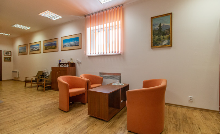 Kancelária na prenájom priamo na námestí mesta Poprad - fotografia 1