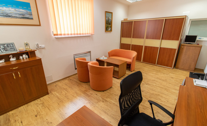 Kancelária na prenájom priamo na námestí mesta Poprad - fotografia 4