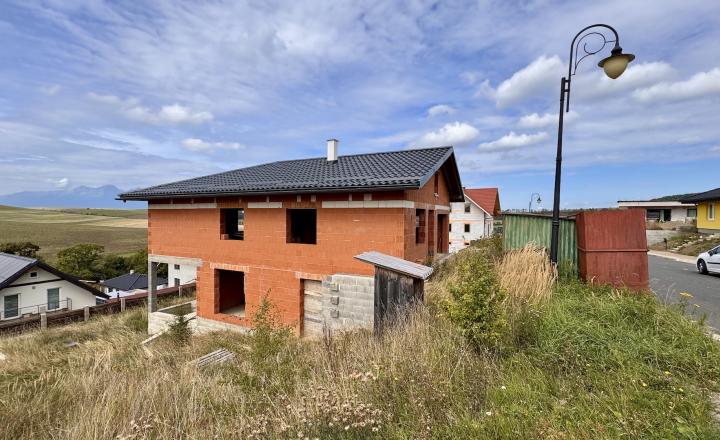 Rodinný dom vo Vlkovej – ideálne miesto pre Vašu budúcnosť! - fotografia 1