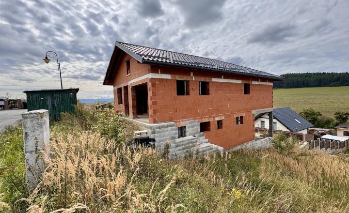 Rodinný dom vo Vlkovej – ideálne miesto pre Vašu budúcnosť! - fotografia 2