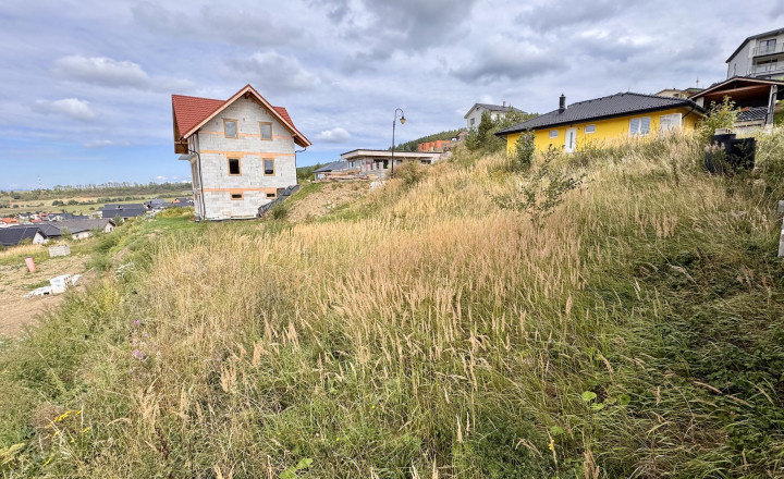 Stavebný pozemok vo Vlkovej – výnimočná príležitosť pre vaše nové bývanie! 🌿 - fotografia 1