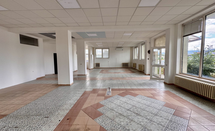 Prenájom obchodno-kancelárskych priestorov | 176 m² | Poprad - VEĽKÁ