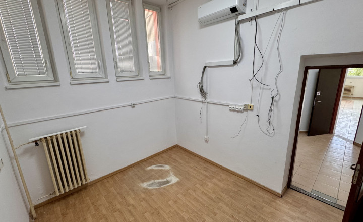 Prenájom obchodno-kancelárskych priestorov | 176 m² | Poprad - VEĽKÁ - fotografia 8